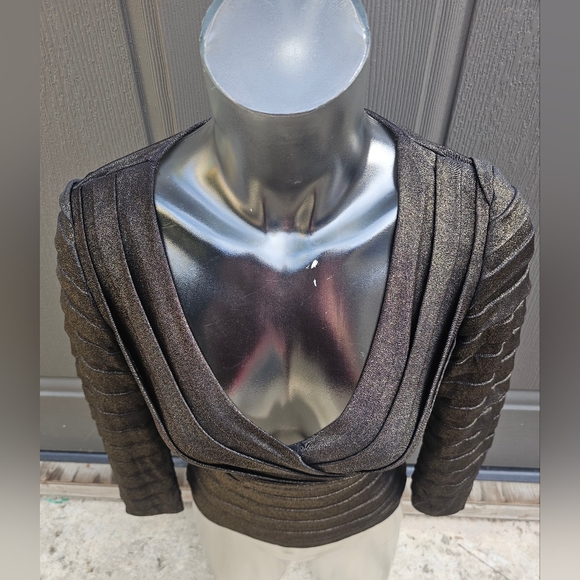 XS GOLD TOP - Picture 2 of 9